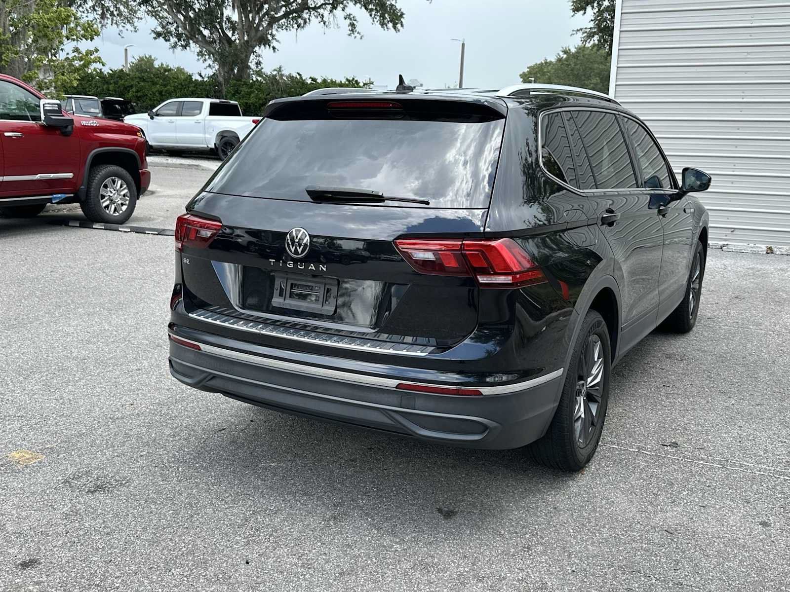 Used 2023 Volkswagen Tiguan SE FWD image 6