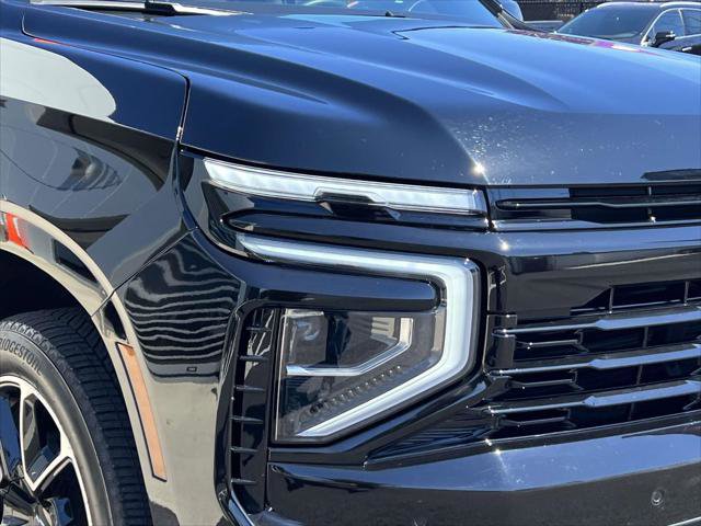 Used 2025 Chevrolet Suburban RST w/ Comfort Package AWD/4WD image 12