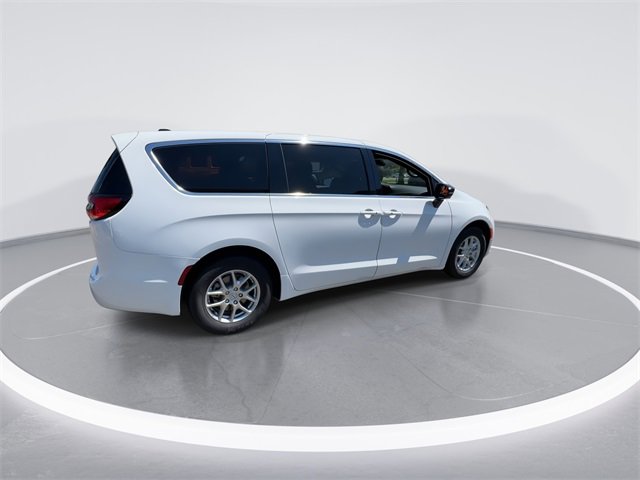 New 2026 Chrysler Pacifica Select image 8