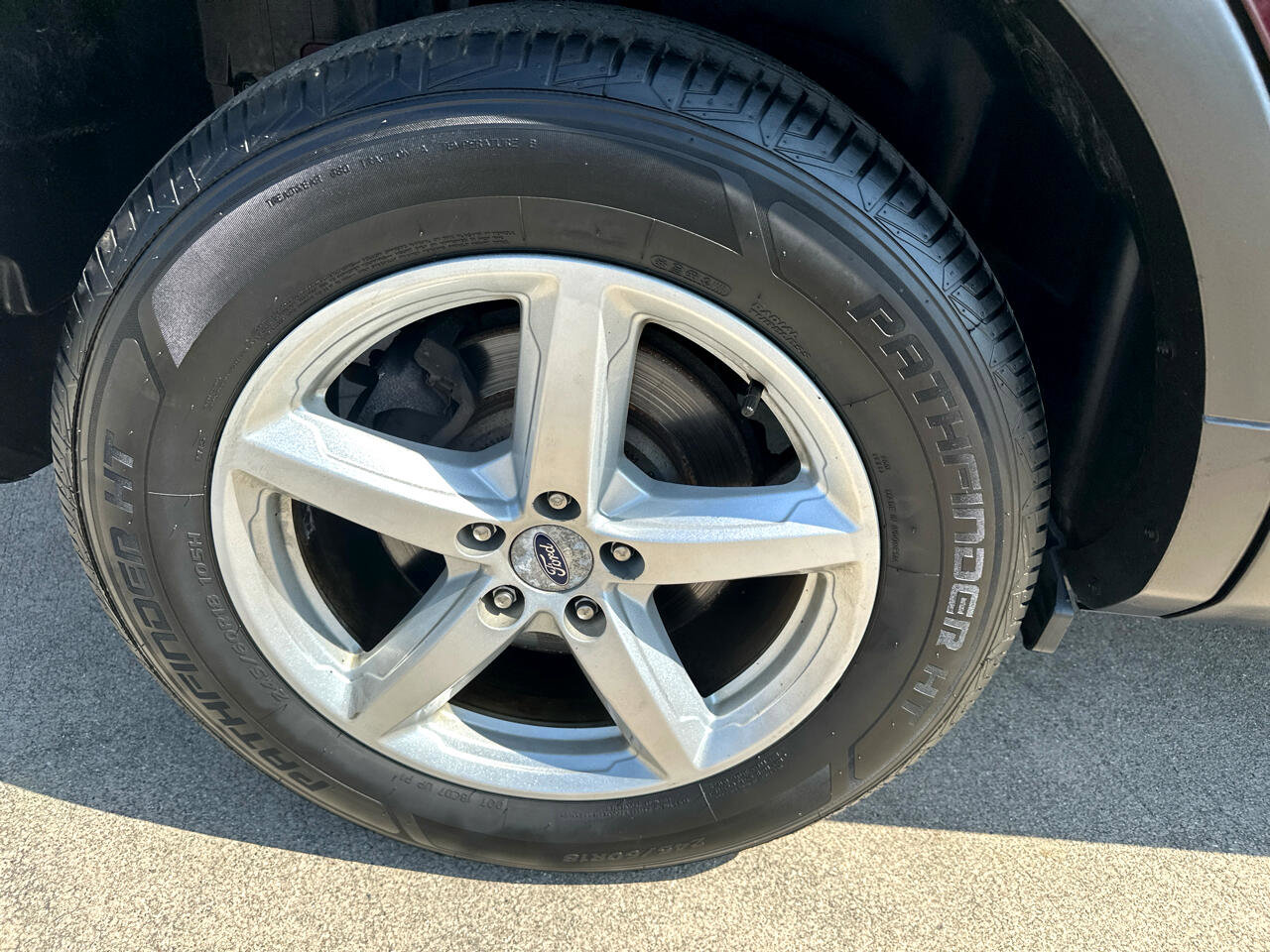 Used 2019 Ford Explorer XLT w/ Equipment Group 202A image 5