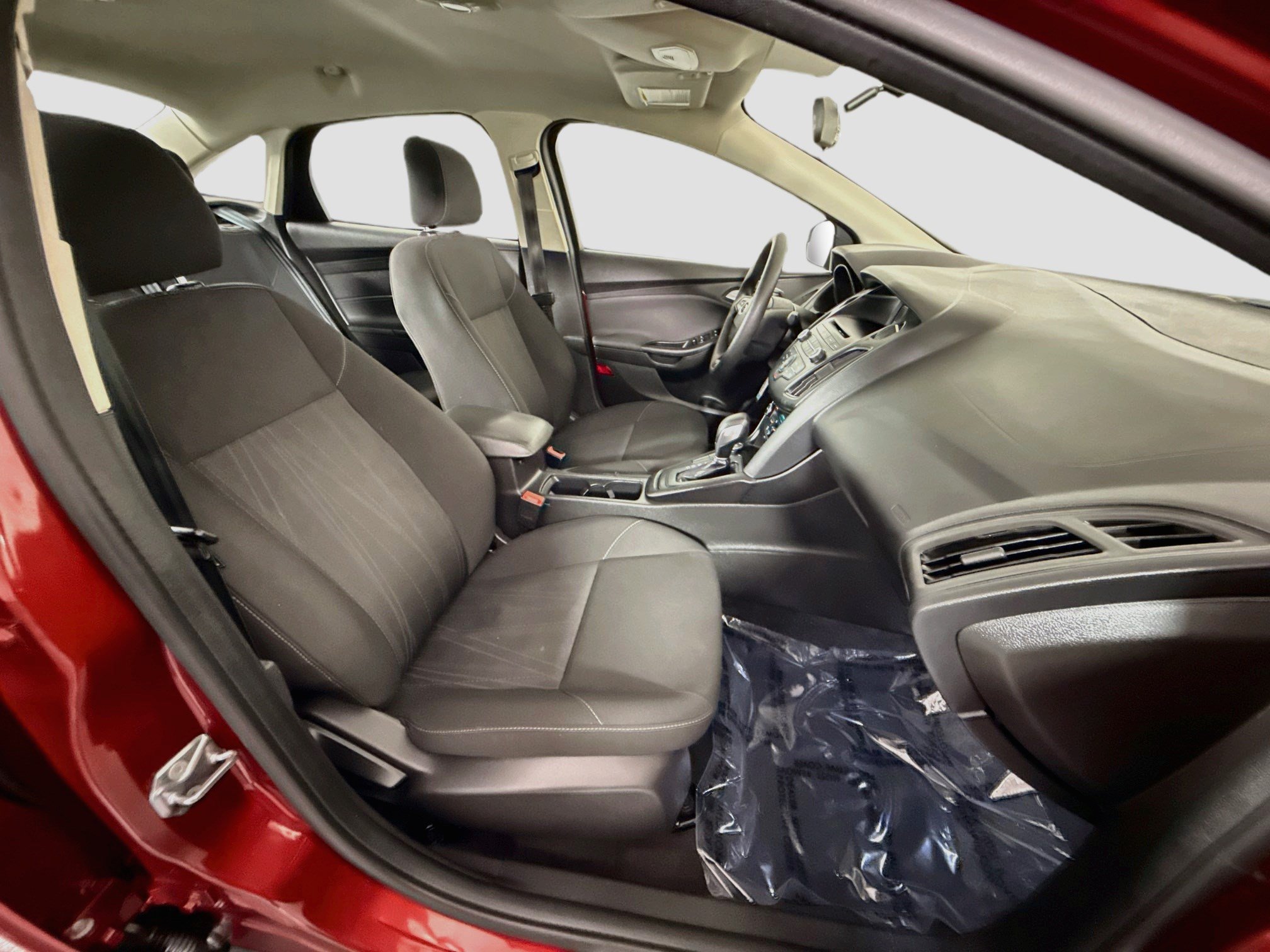 Used 2017 Ford Focus SE FWD image 28