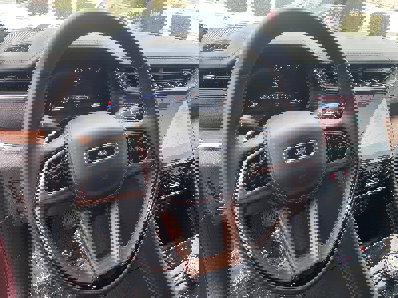 Used 2025 Jeep Grand Cherokee Summit image 9