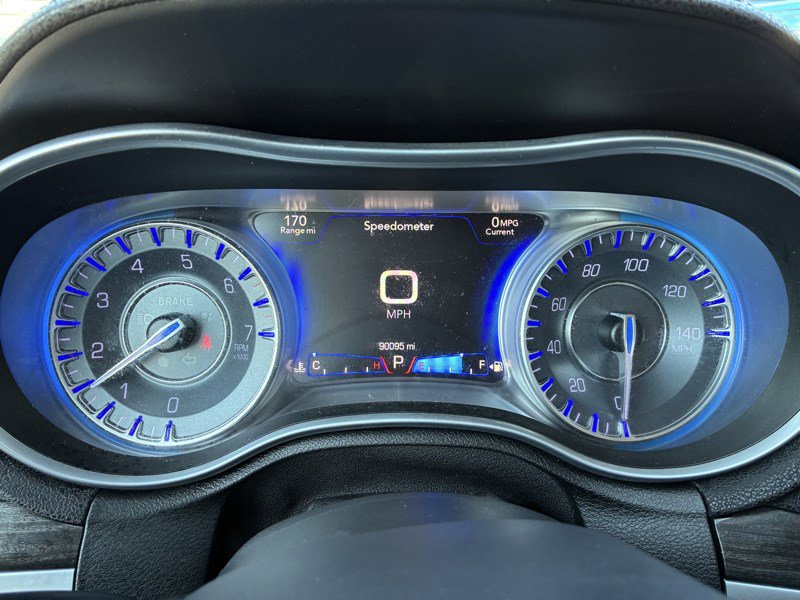 Used 2015 Chrysler 300 Limited image 8