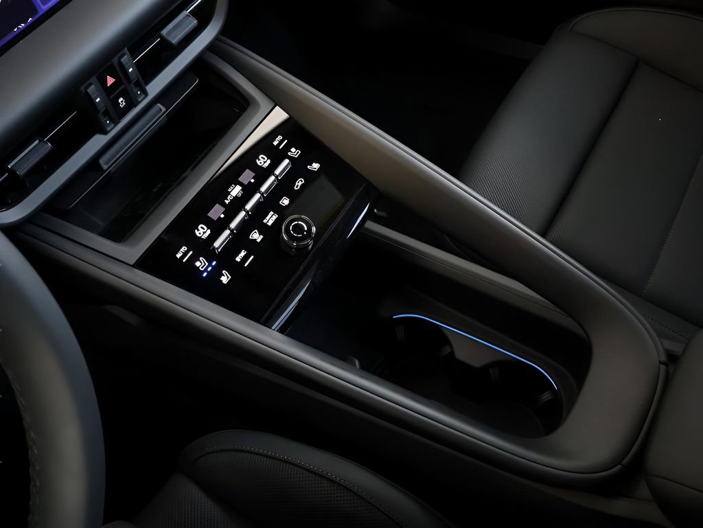 Certified 2025 Porsche Macan 4S Electric image 27