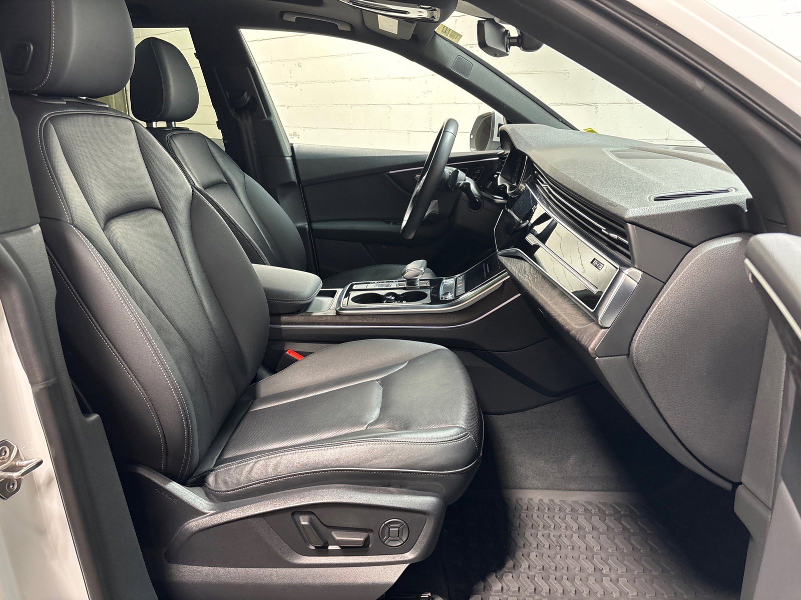Used 2020 Audi Q8 Premium Plus w/ Premium Plus Package AWD/4WD image 32