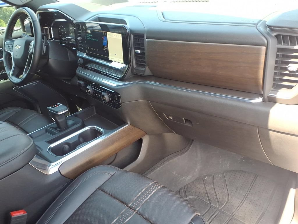 Used 2024 Chevrolet Silverado 1500 High Country w/ Technology Package AWD/4WD image 11