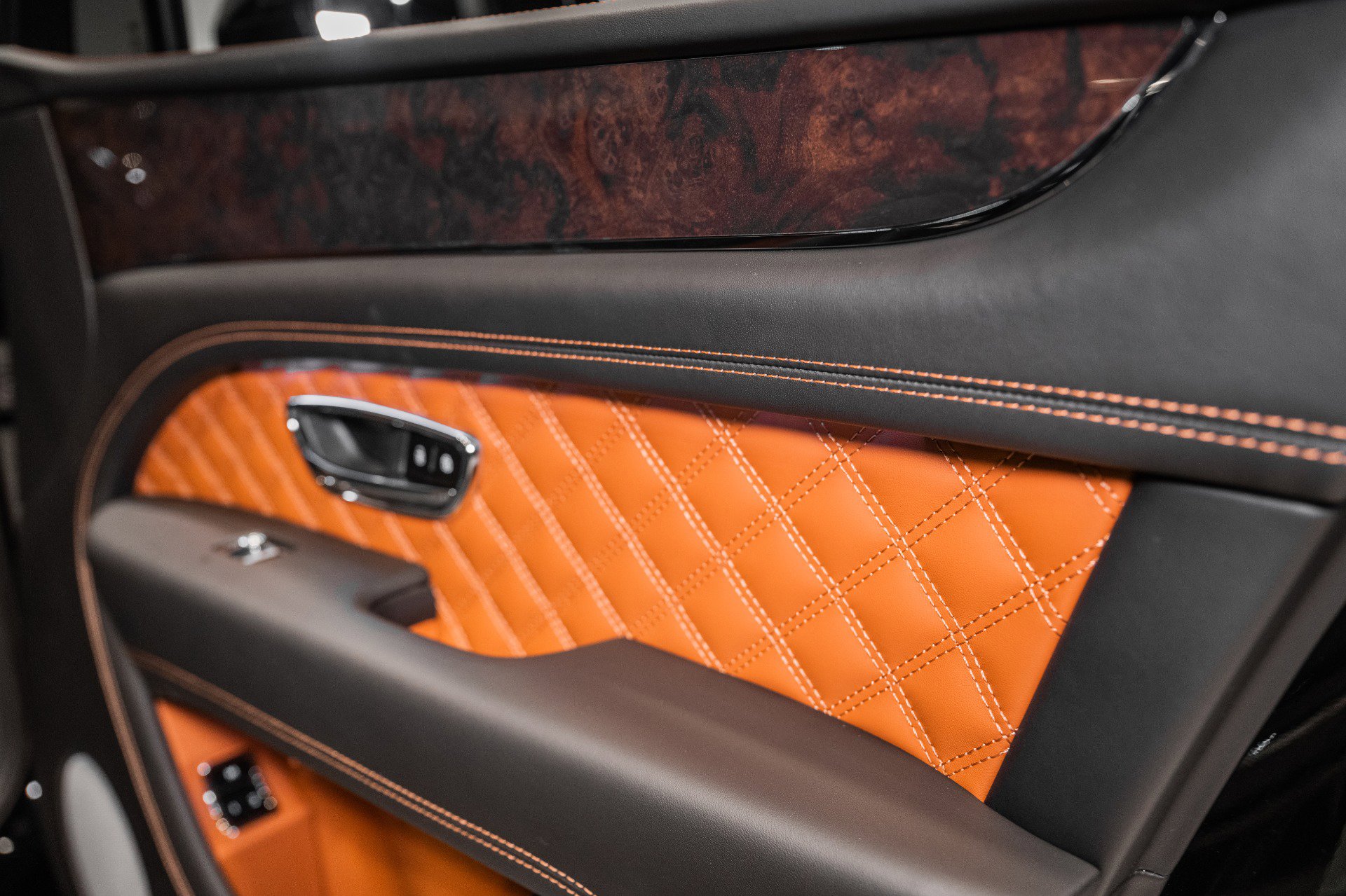 Used 2022 Bentley Bentayga image 54