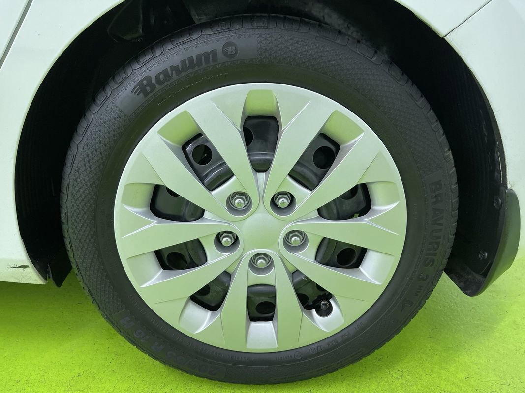 Used 2016 Hyundai Elantra GT image 2