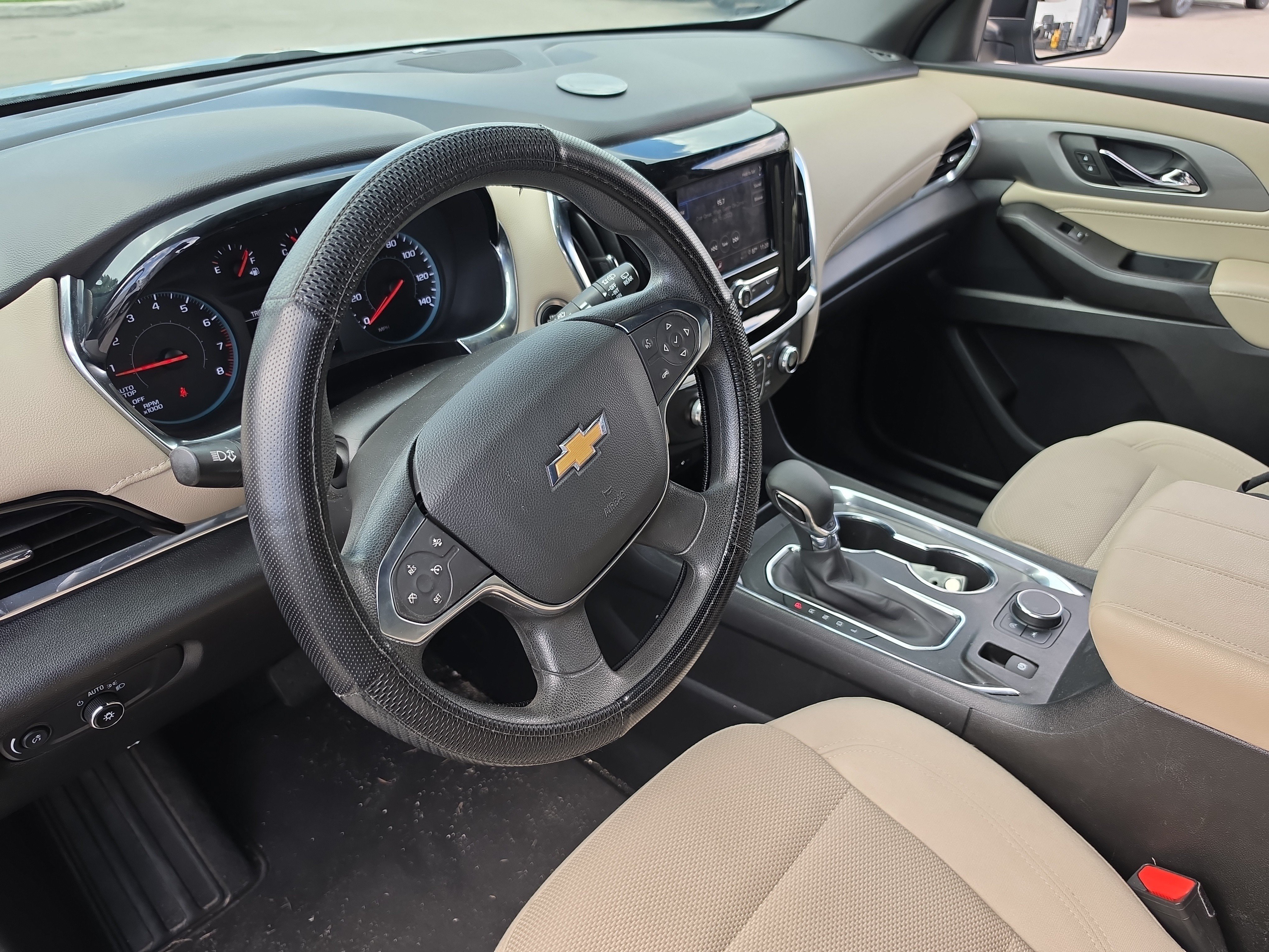 Used 2023 Chevrolet Traverse LS FWD image 7