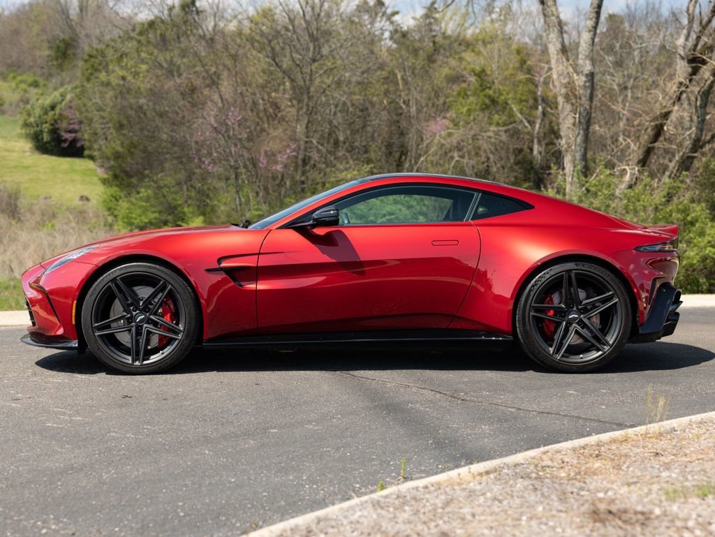 Used 2025 Aston Martin V8 Vantage Coupe image 3