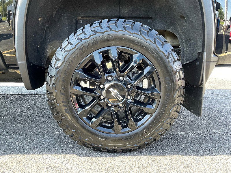 Used 2025 Chevrolet Silverado 2500 High Country w/ Midnight Edition AWD/4WD image 9