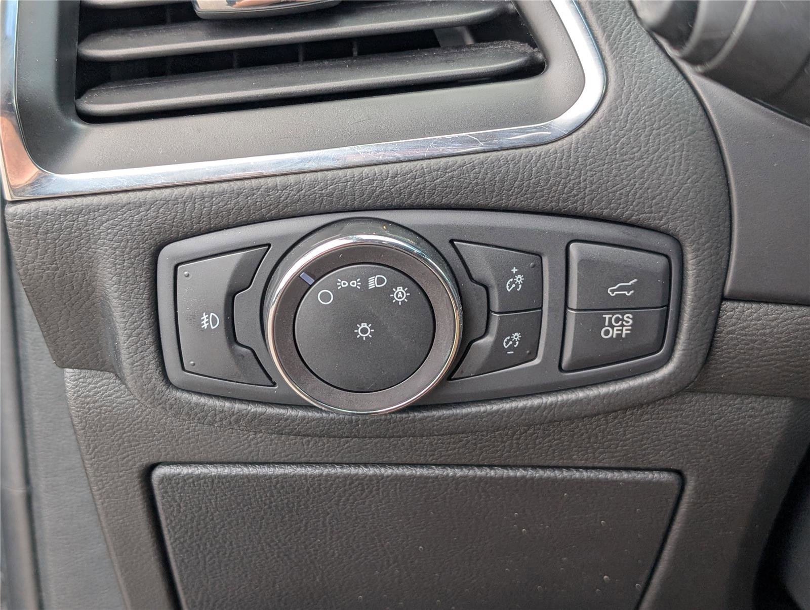Used 2019 Ford Edge Titanium w/ Cold Weather Package AWD/4WD image 22