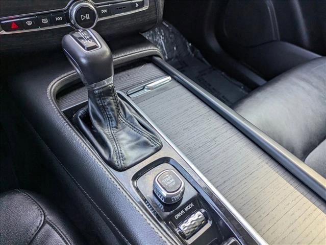 Used 2020 Volvo XC90 T5 Momentum image 12