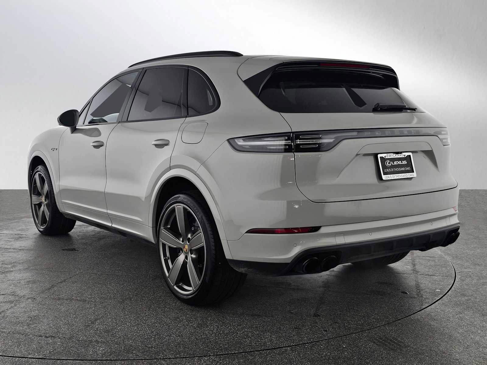 Used 2022 Porsche Cayenne Turbo S w/ Assistance Package image 5