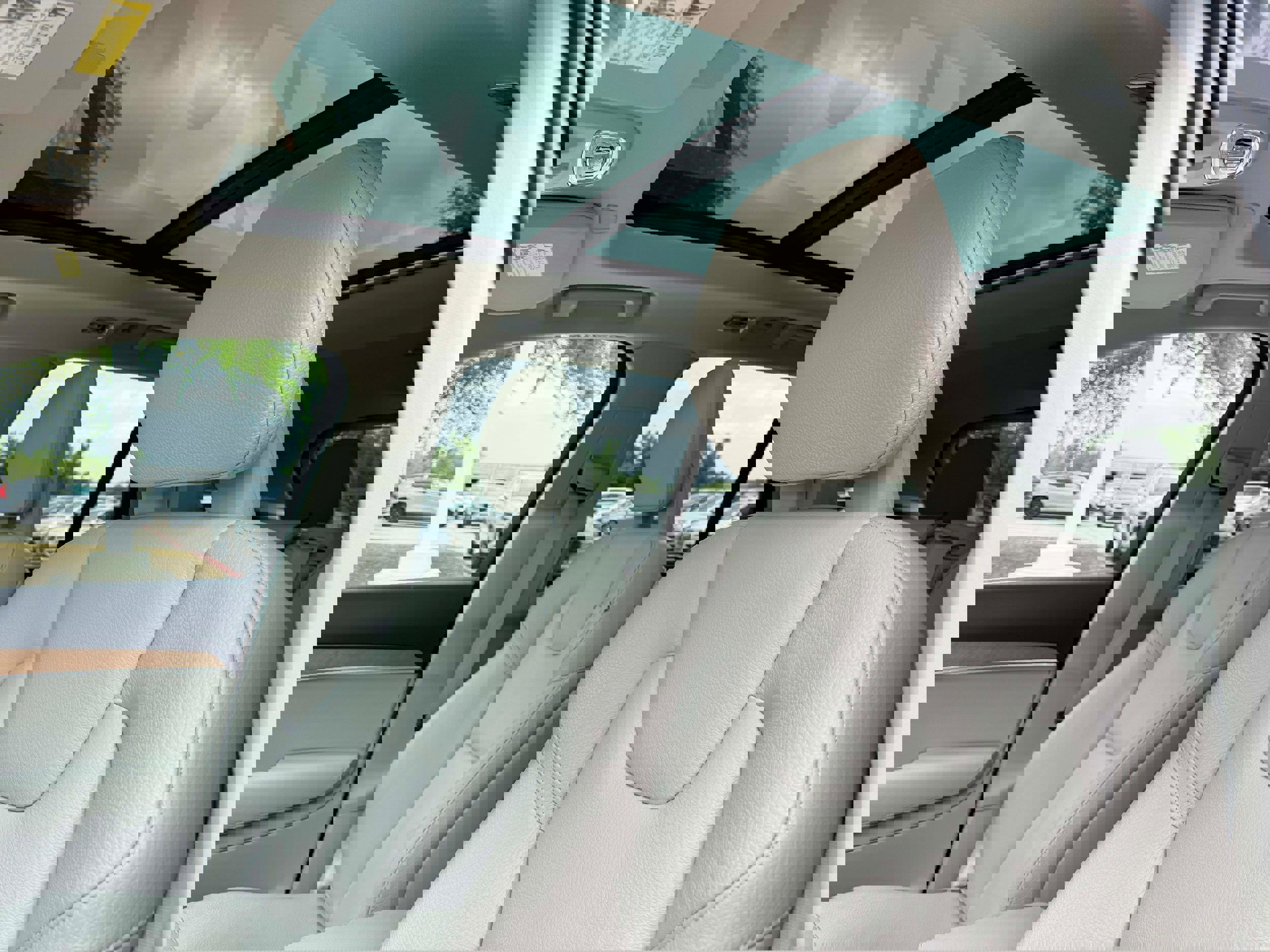 Certified 2022 Volvo XC90 T6 Momentum image 13