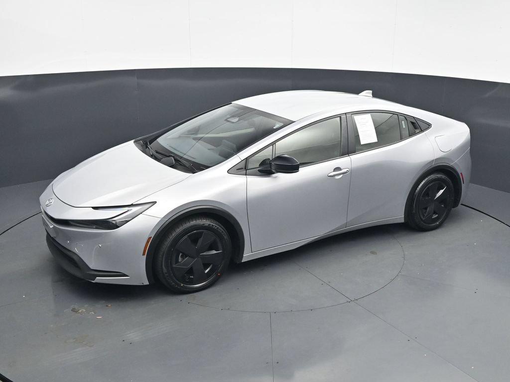 Used 2025 Toyota Prius LE FWD image 17