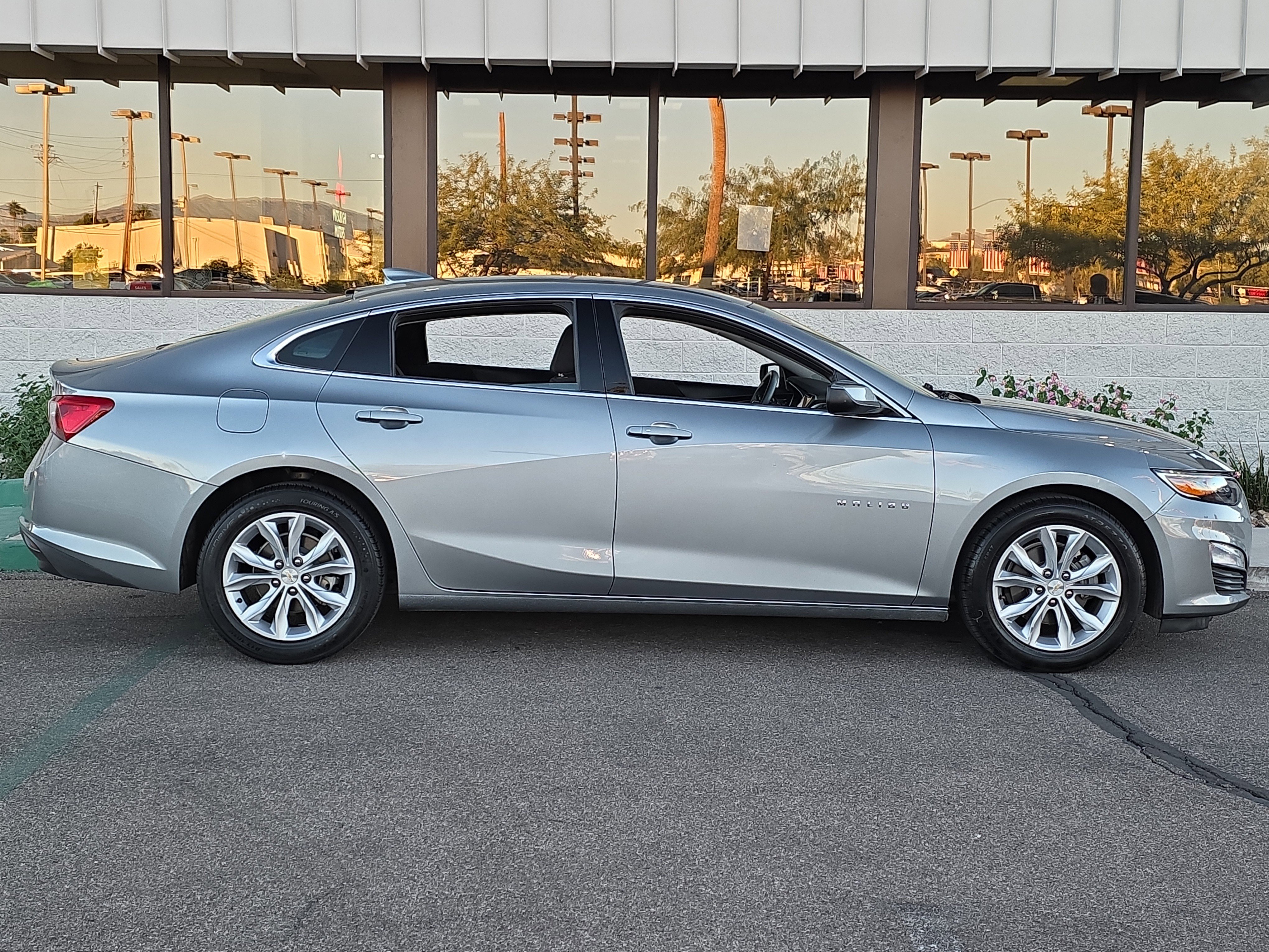 Used 2024 Chevrolet Malibu LT image 3