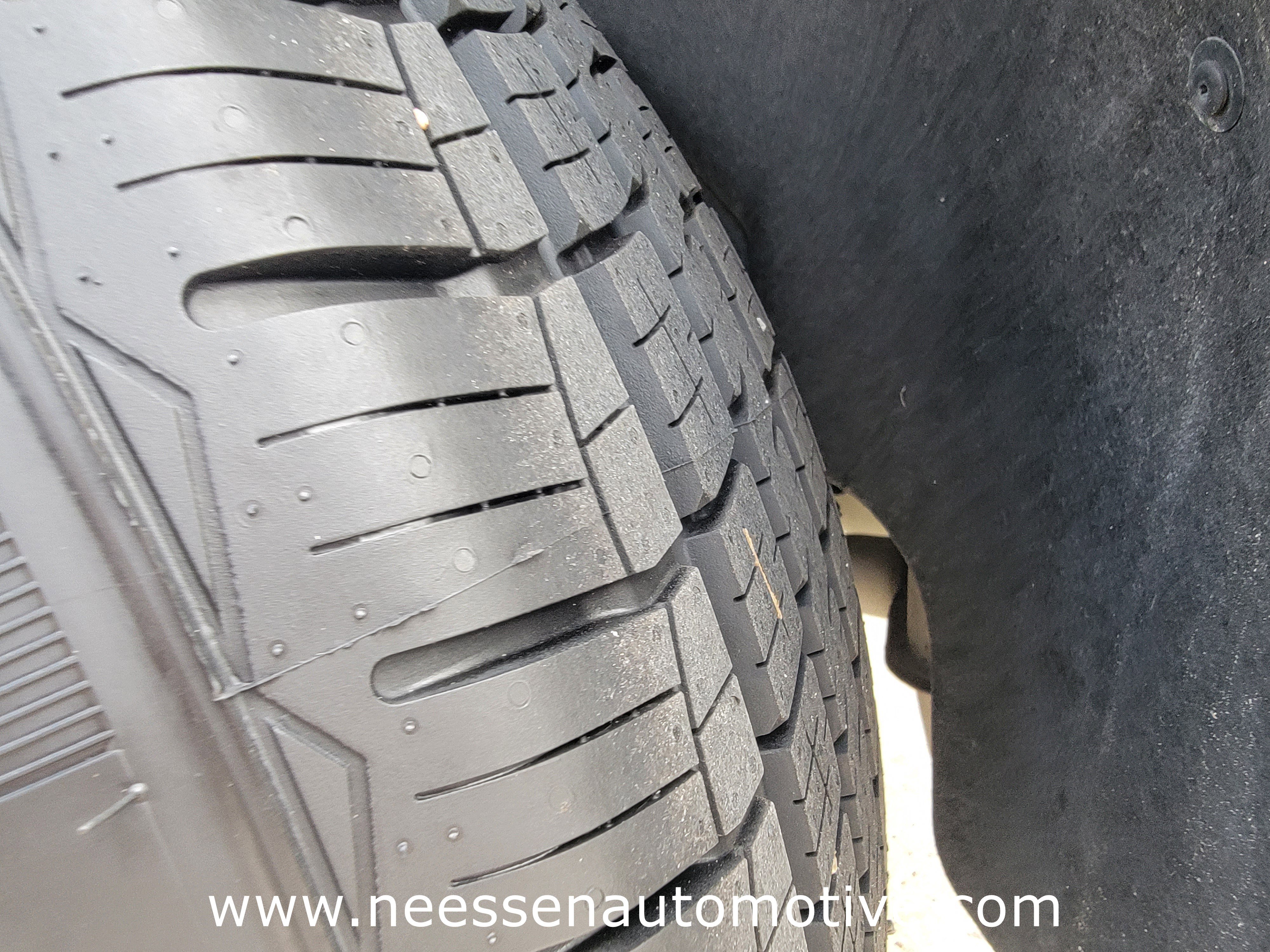 Used 2023 Buick Enclave Essence image 36