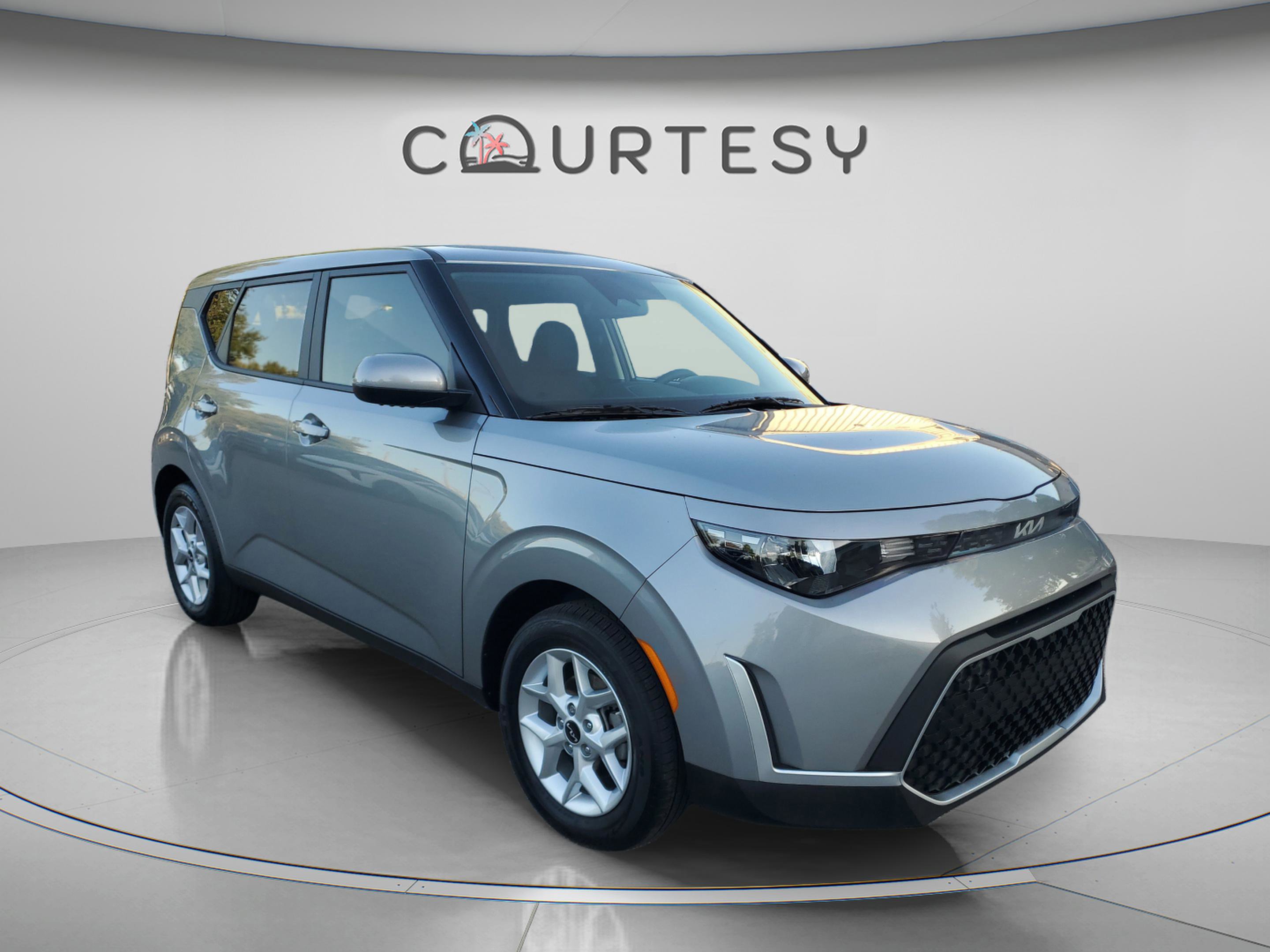 Certified 2025 Kia Soul LX w/ LX Technology Package FWD image 5
