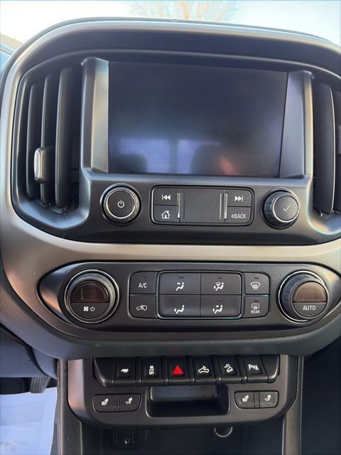 Used 2022 Chevrolet Colorado Z71 AWD/4WD image 18