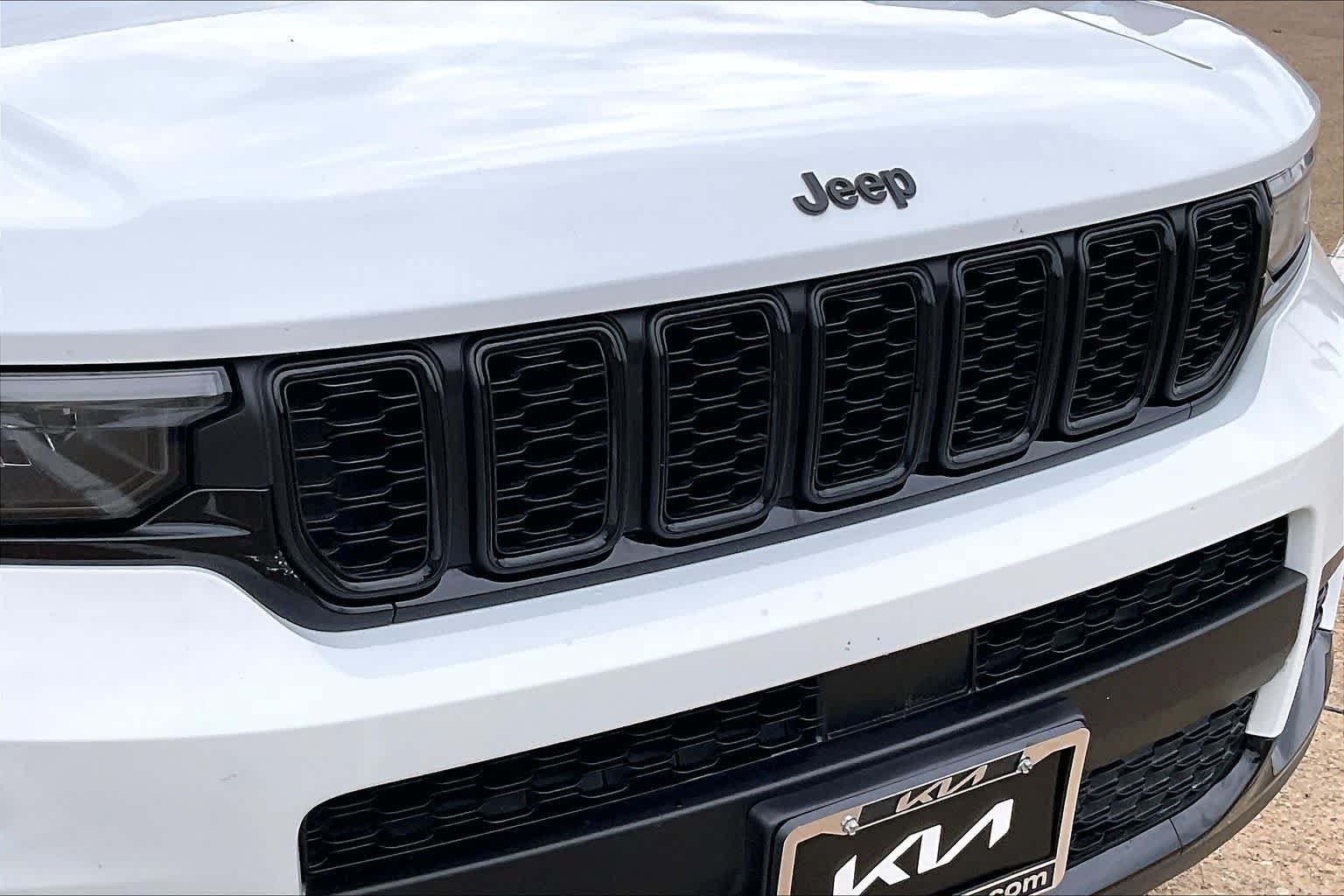 Used 2025 Jeep Grand Cherokee L Altitude RWD image 31