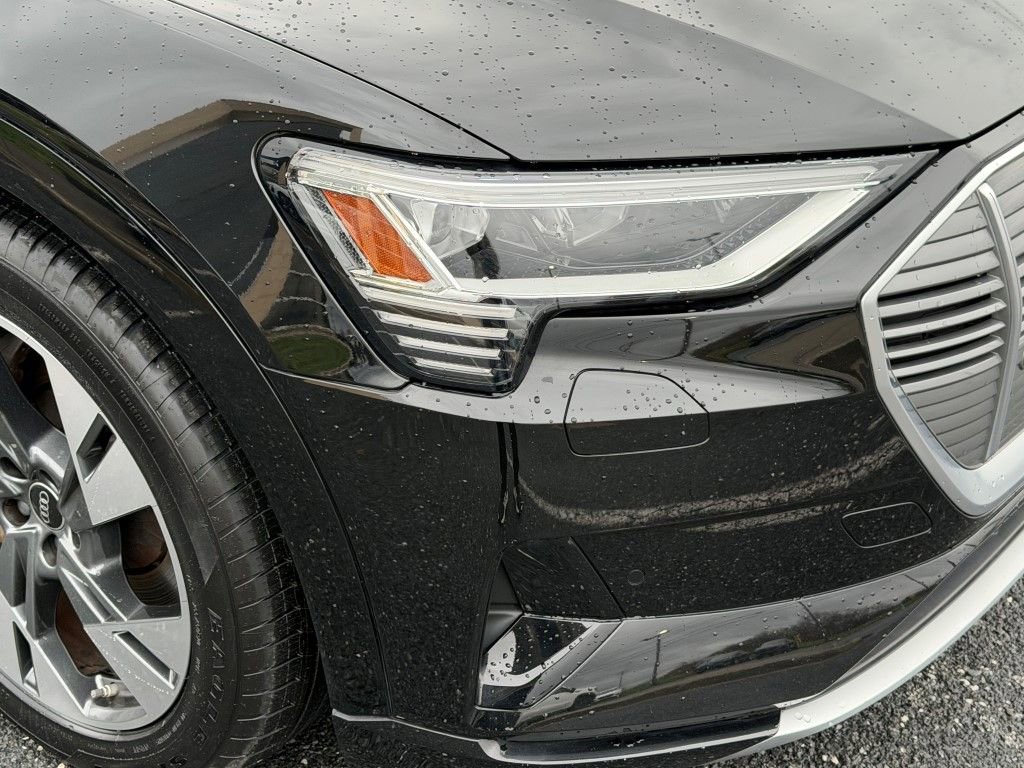 Certified 2022 Audi e-tron Premium image 9