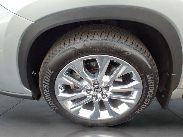 Certified 2024 Toyota Highlander Limited AWD/4WD image 29