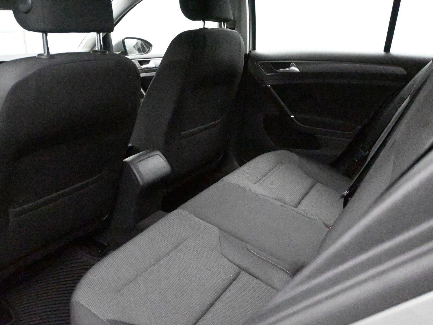 Used 2018 Volkswagen Golf S image 11