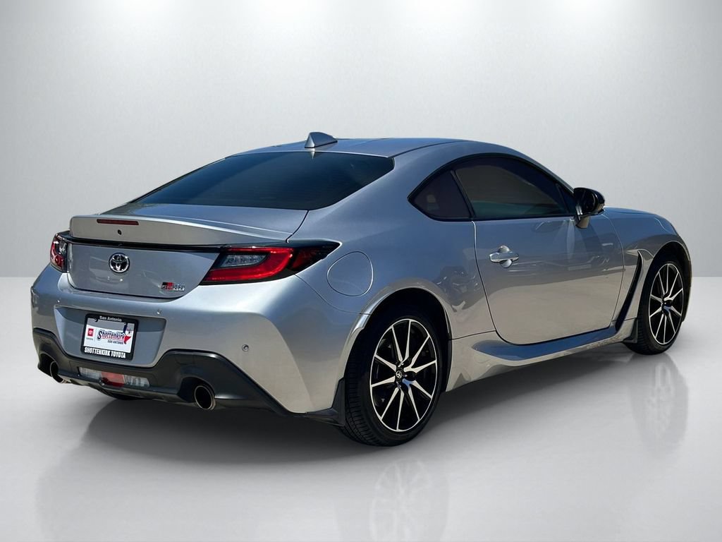 Used 2023 Toyota GR86 RWD image 5