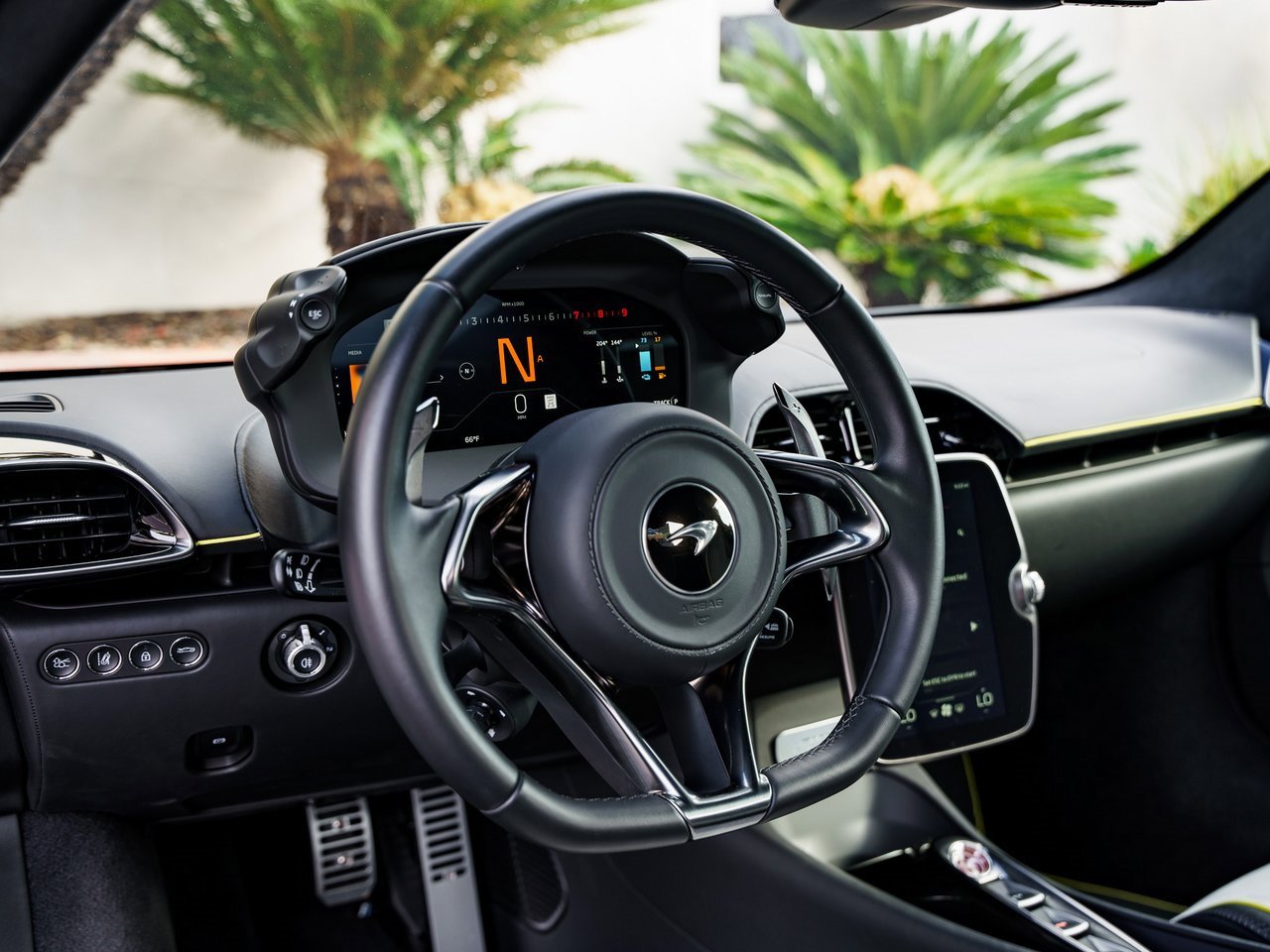 Used 2023 McLaren Artura image 8