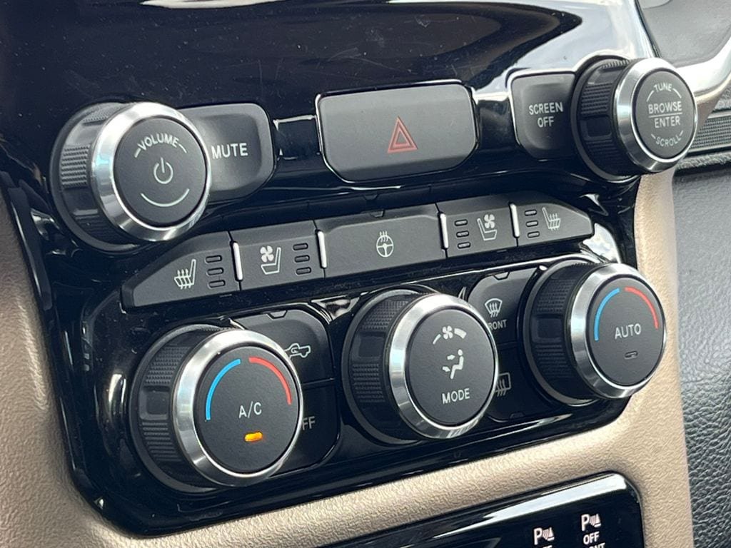 Used 2019 RAM 1500 Laramie AWD/4WD image 32