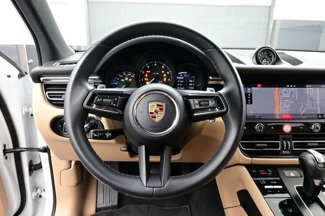 Certified 2023 Porsche Macan AWD/4WD image 8