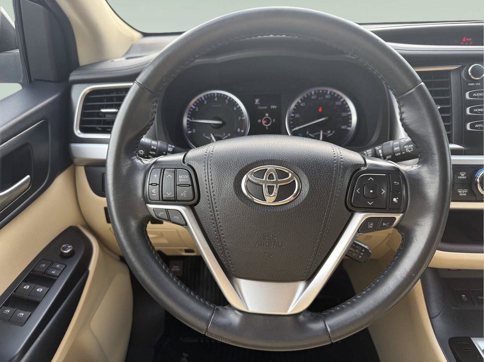Used 2019 Toyota Highlander XLE AWD/4WD image 12