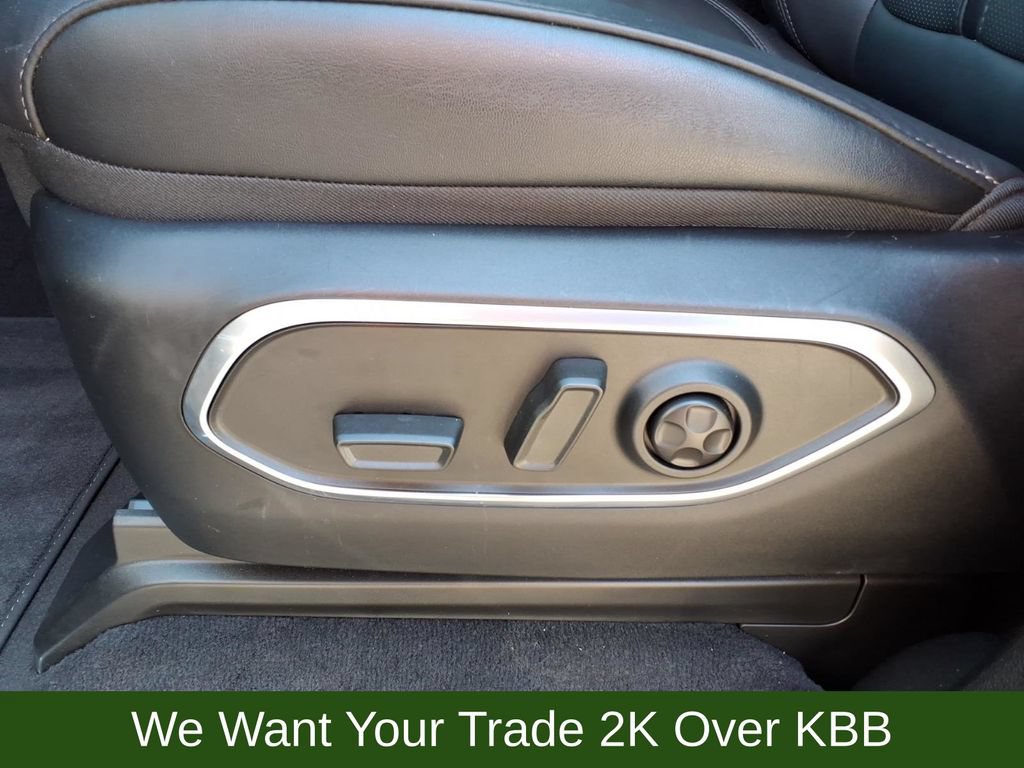 Used 2023 Jeep Wagoneer Series III w/ Premium Group I AWD/4WD image 17