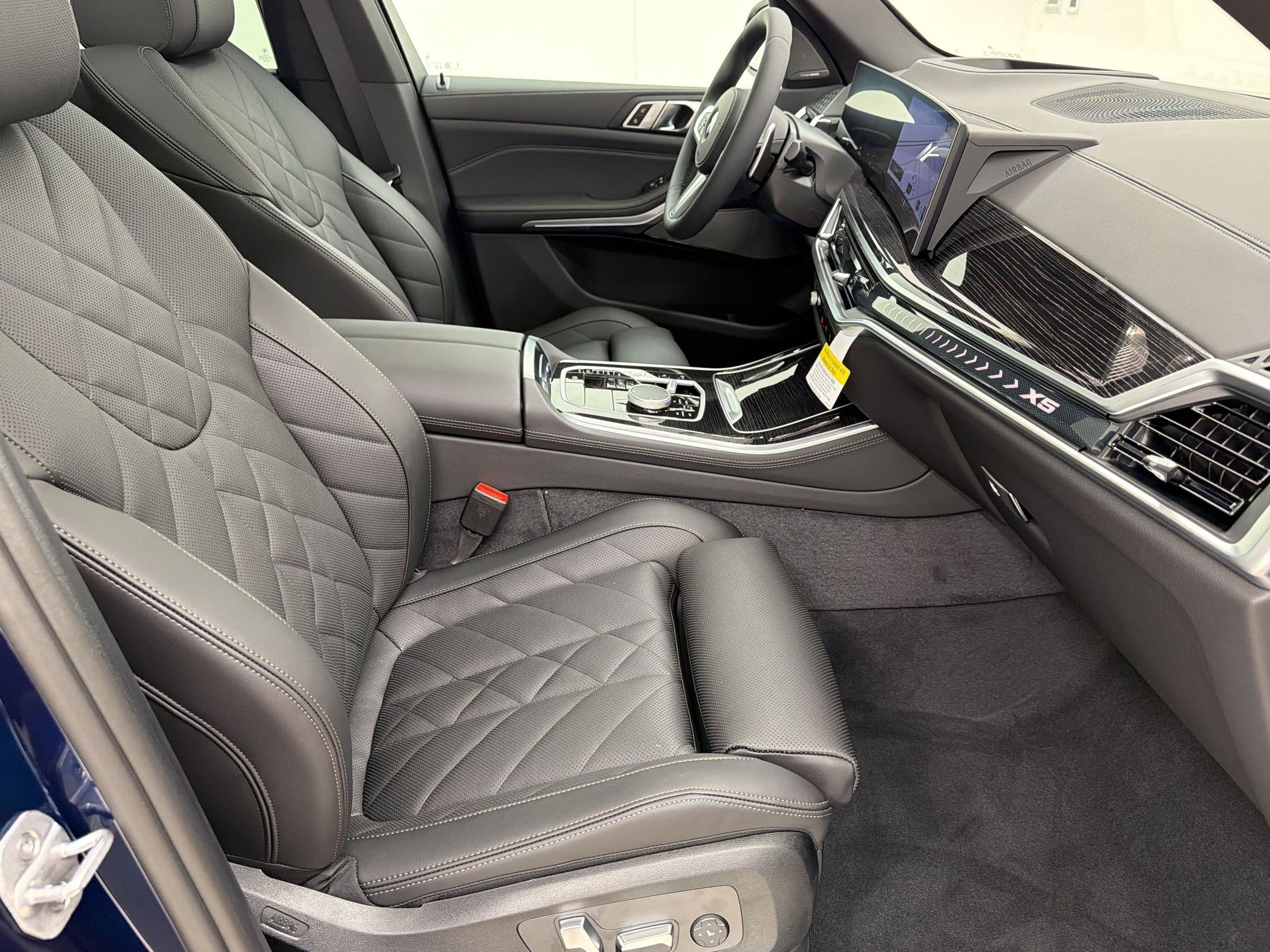New 2026 BMW X5 xDrive40i w/ M Sport Package AWD/4WD image 21
