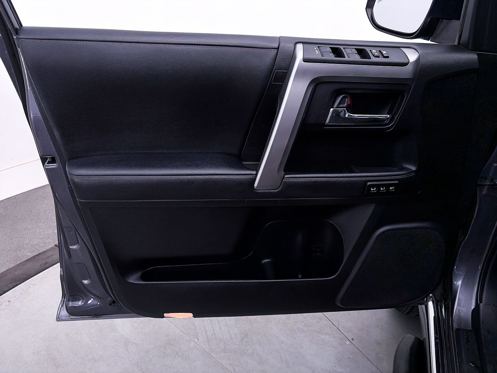 Used 2022 Toyota 4Runner Limited AWD/4WD image 17