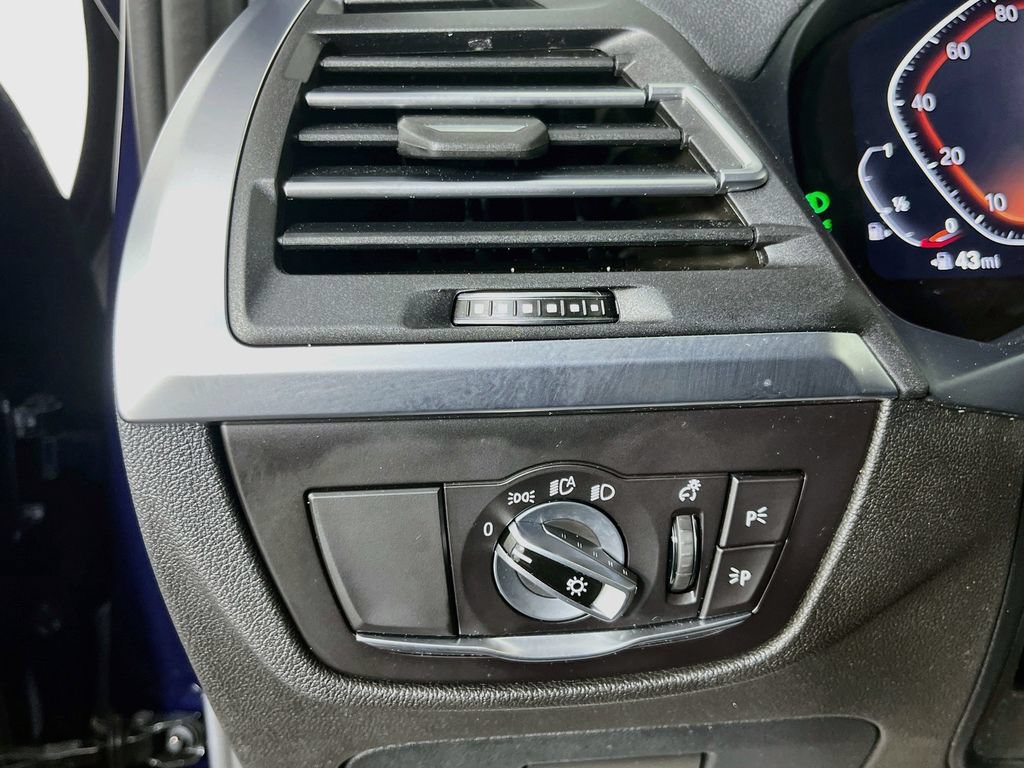 Used 2023 BMW X4 xDrive30i AWD/4WD image 11
