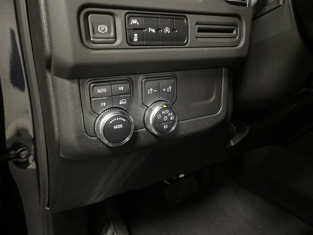 Used 2024 GMC Yukon XL SLT image 12