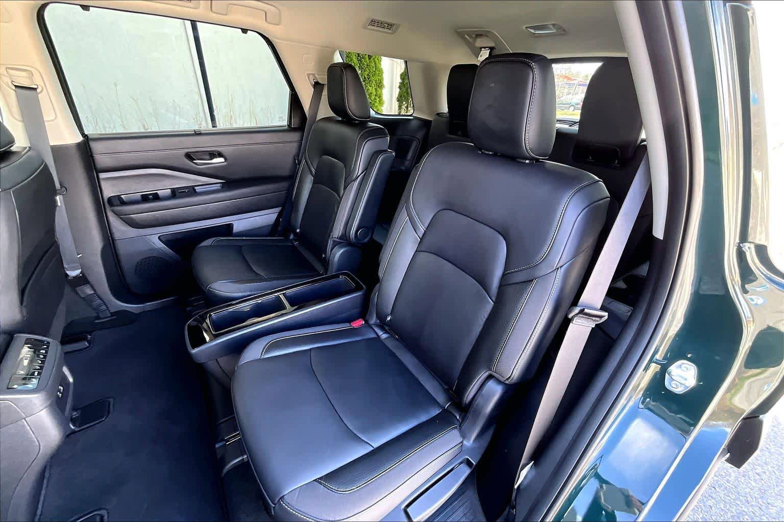 Used 2025 Nissan Pathfinder SL w/ SL Premium Package image 21
