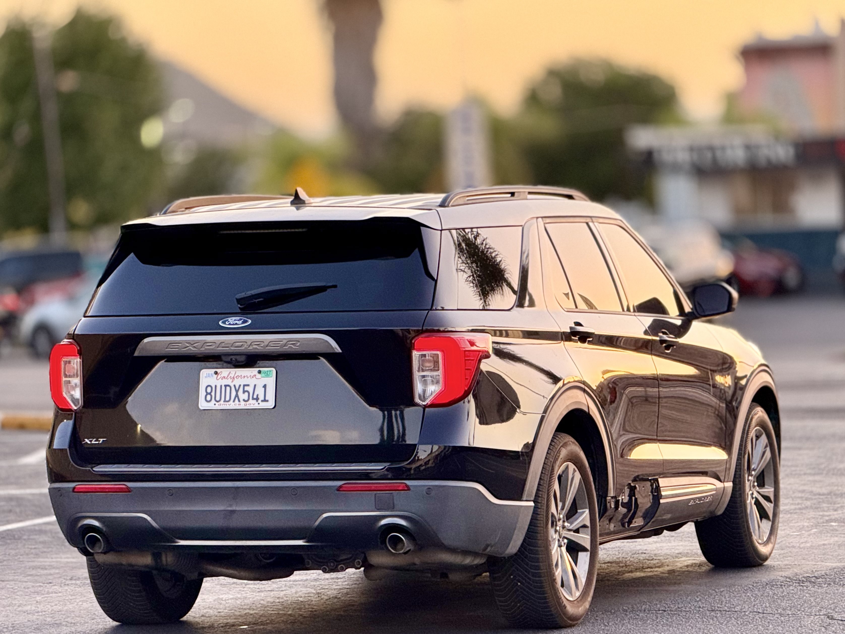Used 2021 Ford Explorer XLT w/ Equipment Group 202A RWD image 5