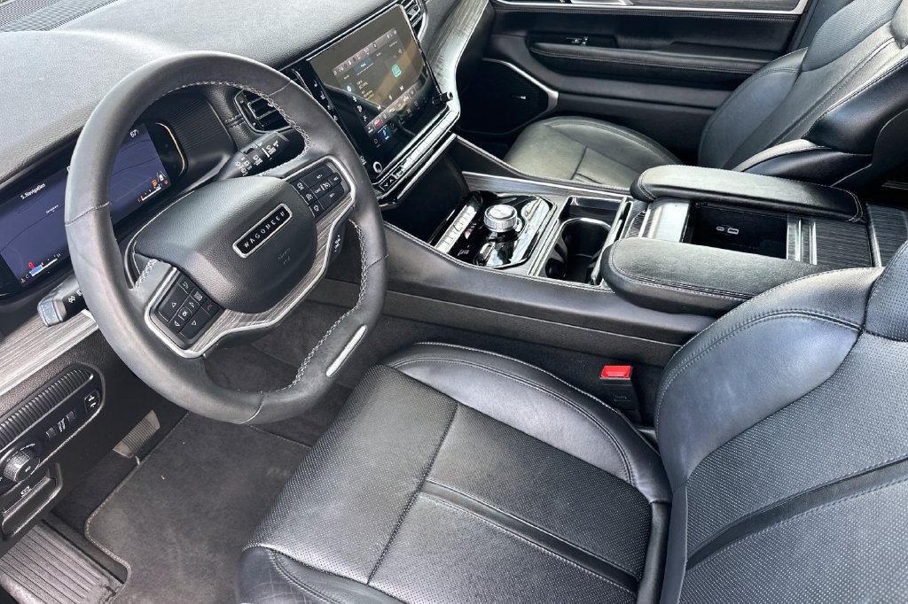 Used 2024 Jeep Wagoneer Series II w/ Flexible Seating Group AWD/4WD image 13