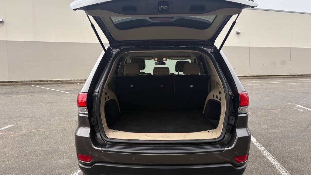 Used 2020 Jeep Grand Cherokee Laredo RWD image 16