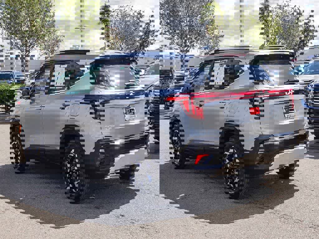 Used 2025 Kia Seltos EX FWD image 6