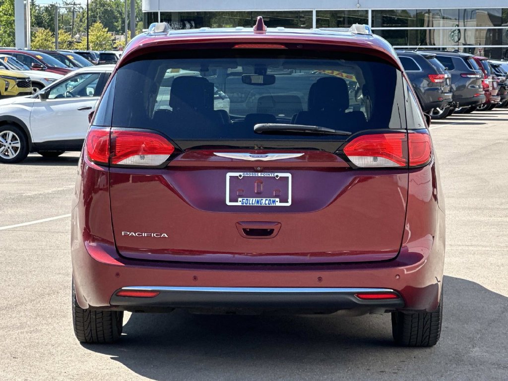 Used 2018 Chrysler Pacifica Touring-L Plus FWD image 5