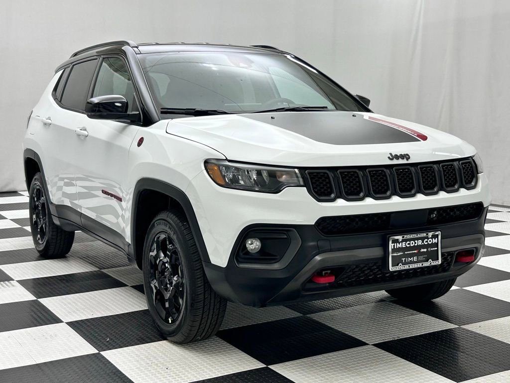Used 2023 Jeep Compass Trailhawk image 2