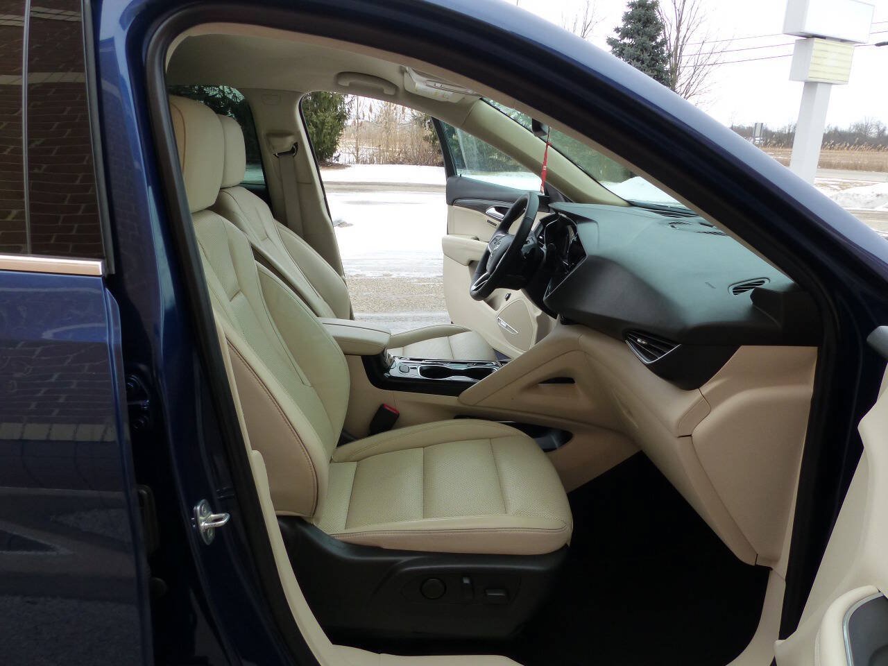 Used 2022 Buick Envision Essence w/ Technology Package I AWD/4WD image 44