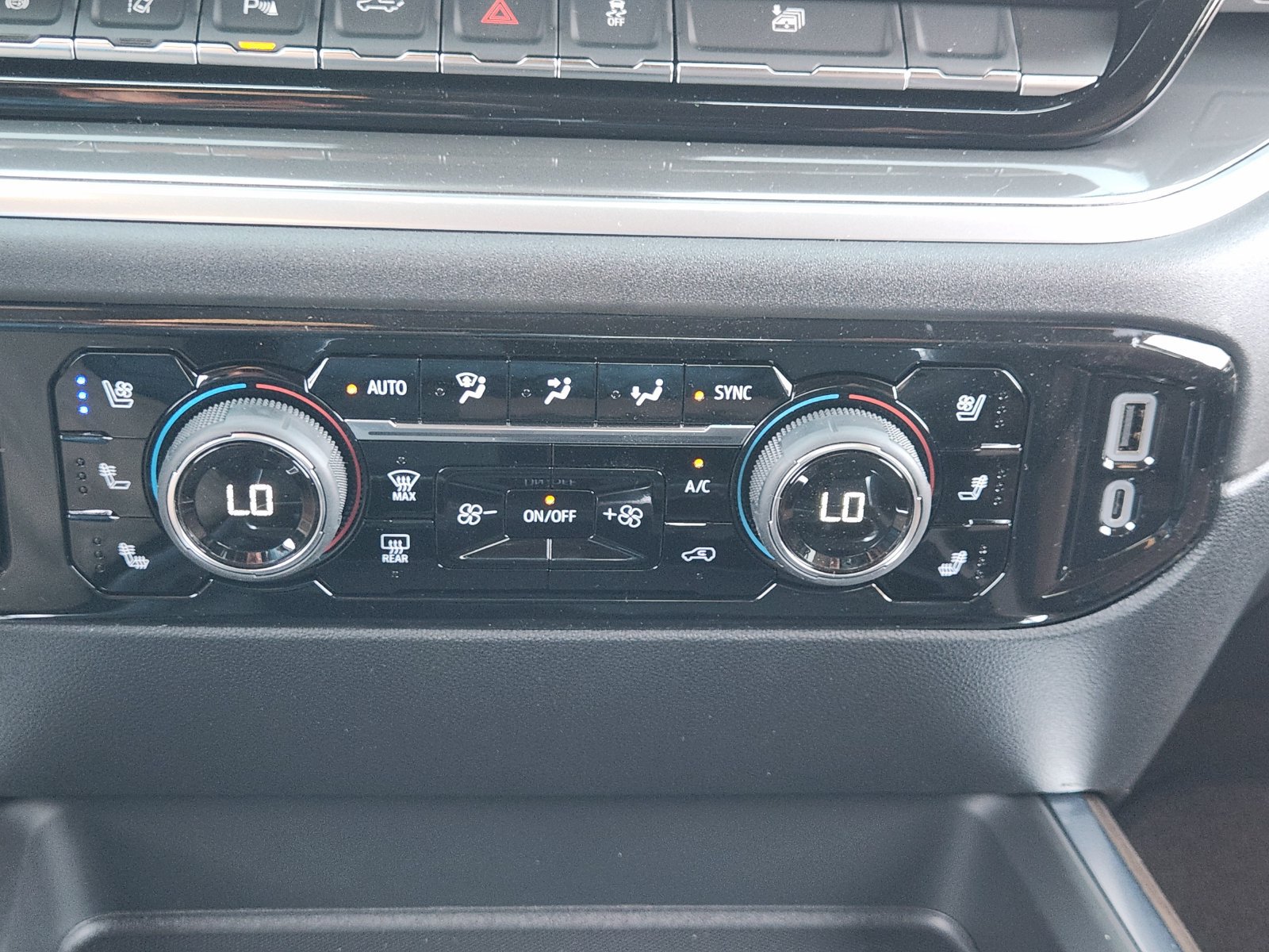 New 2026 Chevrolet Silverado 3500 High Country w/ Technology Package AWD/4WD image 18