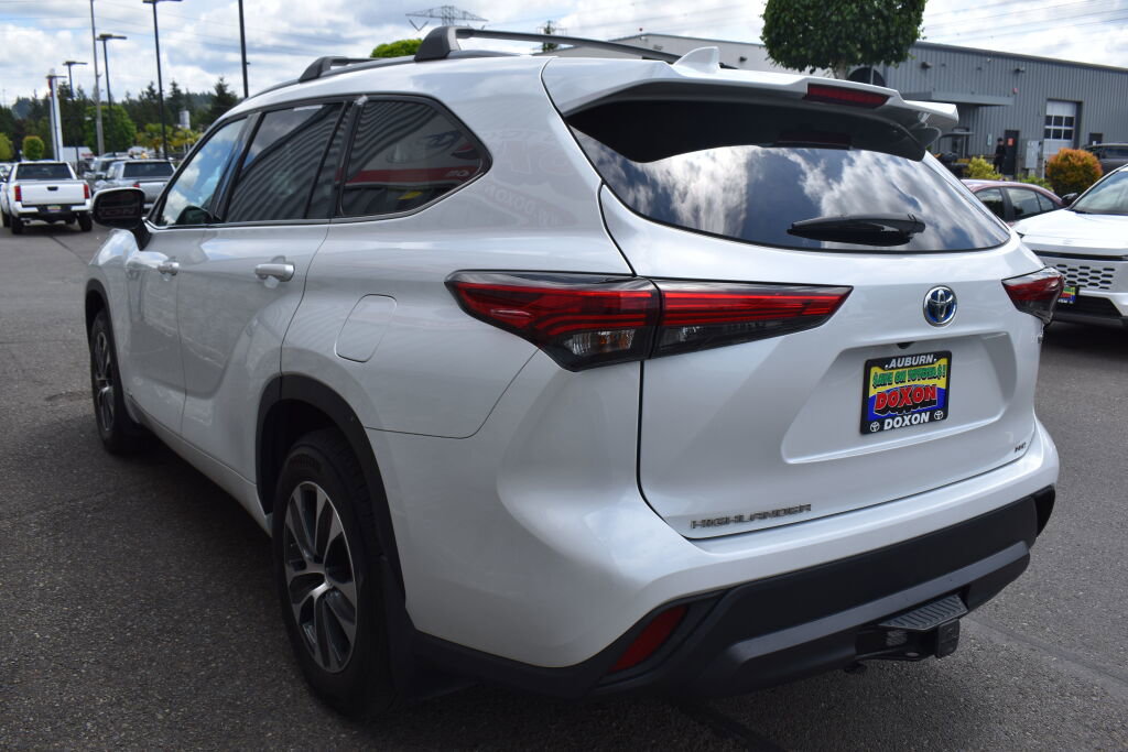 Used 2022 Toyota Highlander XLE AWD/4WD image 7