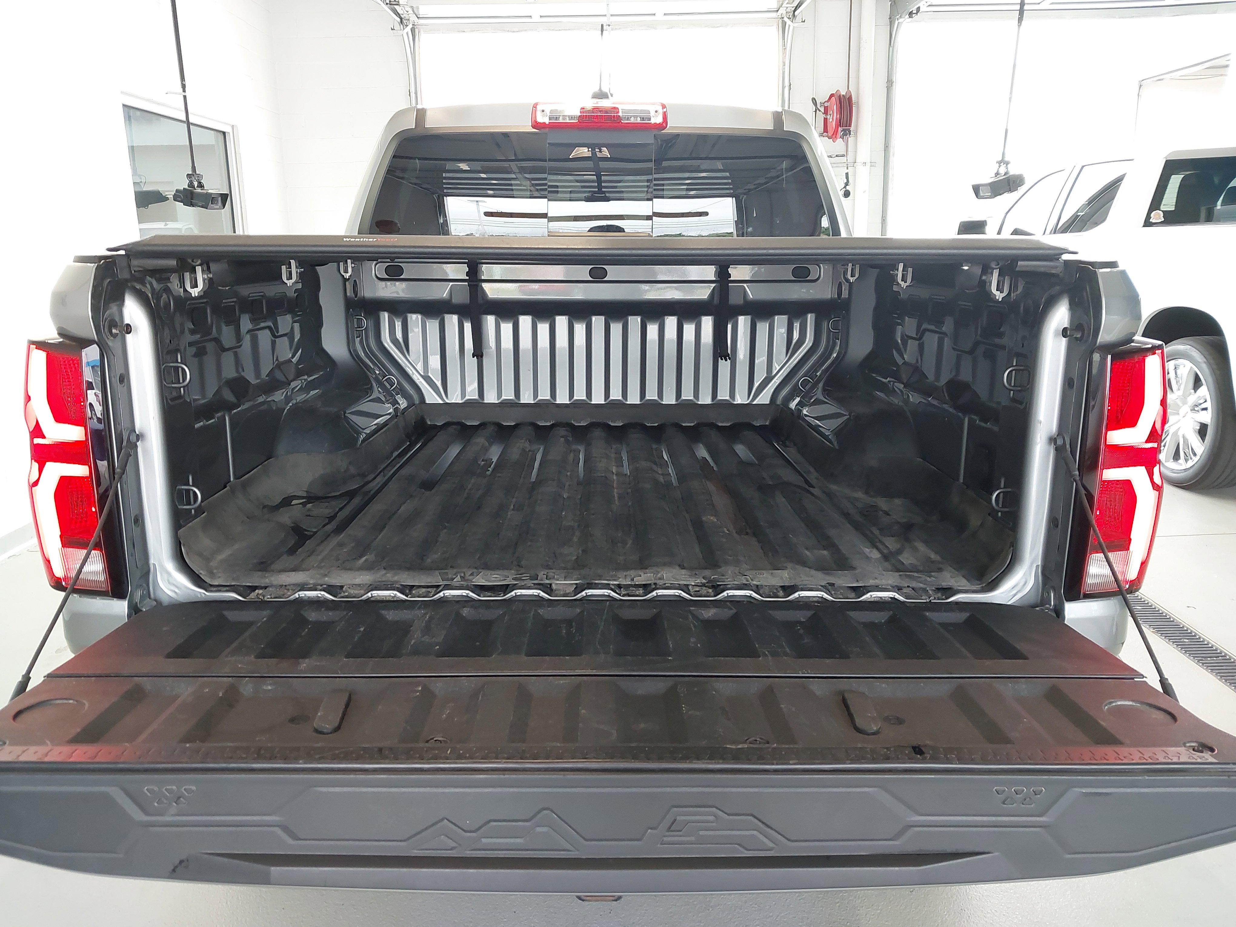 Used 2024 Chevrolet Colorado Z71 w/ Z71 Convenience Package 2 image 27