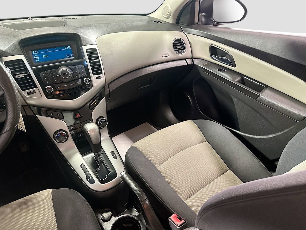 Used 2012 Chevrolet Cruze LS image 13